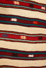 Lade das Bild in den Galerie-Viewer, Vintage Anatolian Kilim   161x250 cm .
