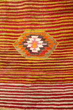 Lade das Bild in den Galerie-Viewer, Vintage Anatolian Kilim  130x170 cm
