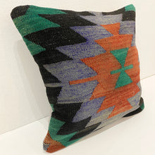 Lade das Bild in den Galerie-Viewer, Set of 2 Vintage Kilim Cushions
